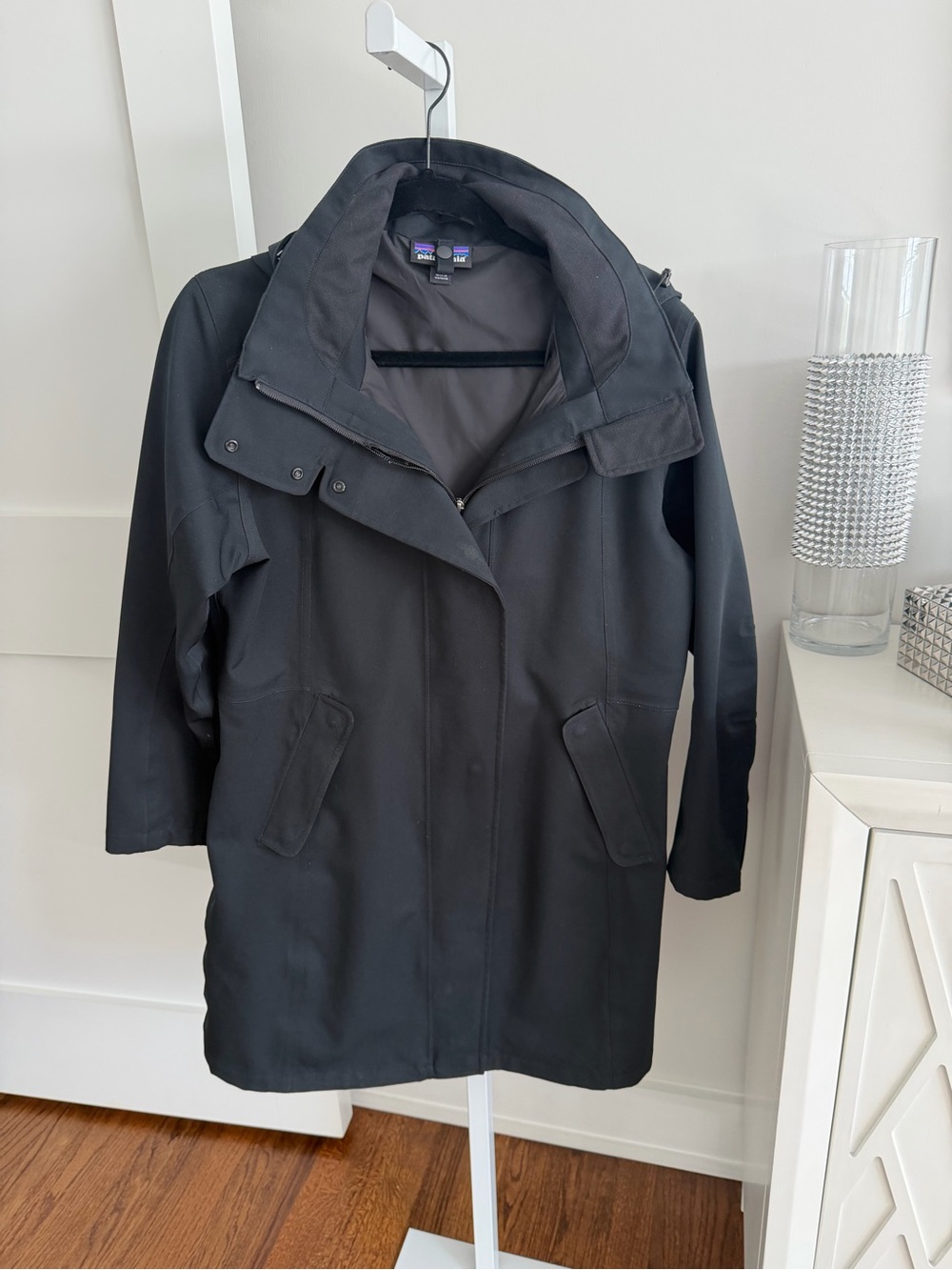 Patagonia Black Women's Outdoor Everyday Rain Jacket, Size M